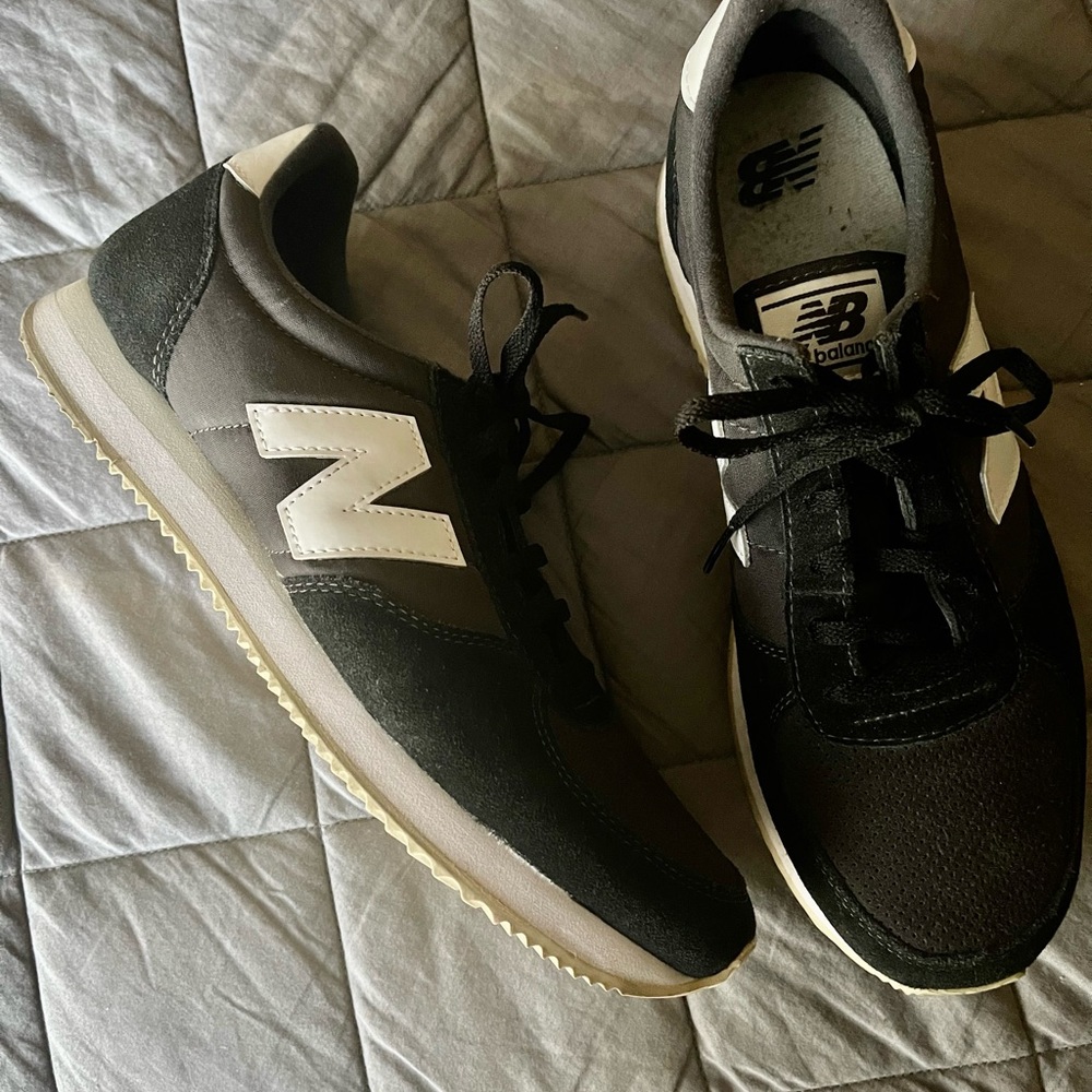 Womens size 10 New Balance sneakers